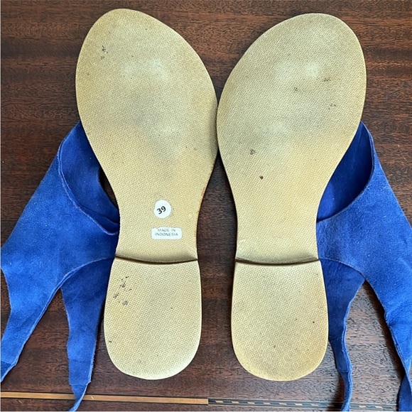 Cocobelle - Blue Suede Thong Sandals - Size 9 - Picture 4 of 4
